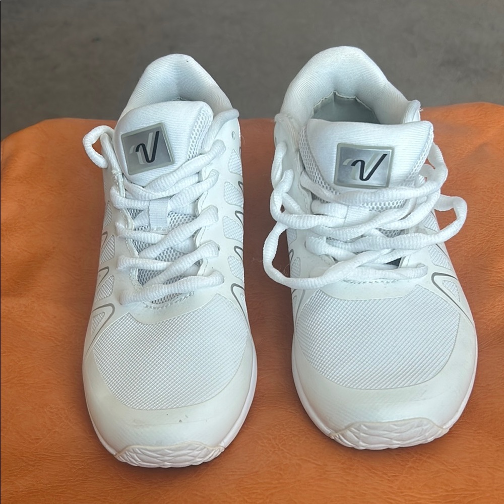 Cheer V Athletic Women's White Shoes